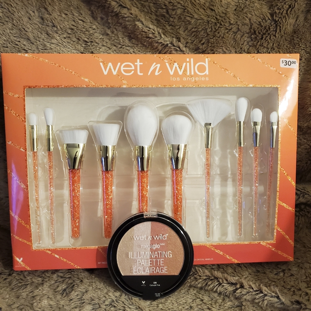 Makeup brushes